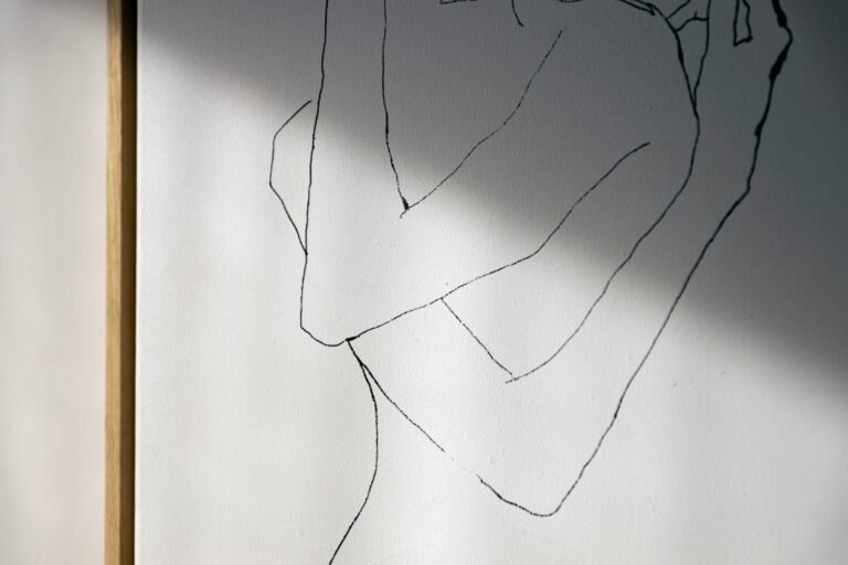 How to Use Timed Minimalism Sessions to Create Bold, Expressive Sketches
